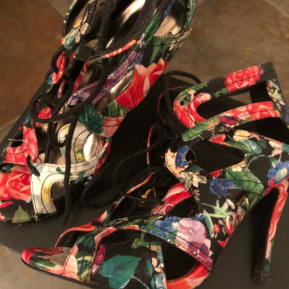 ▪️Madden Girl Floral Booties▪️